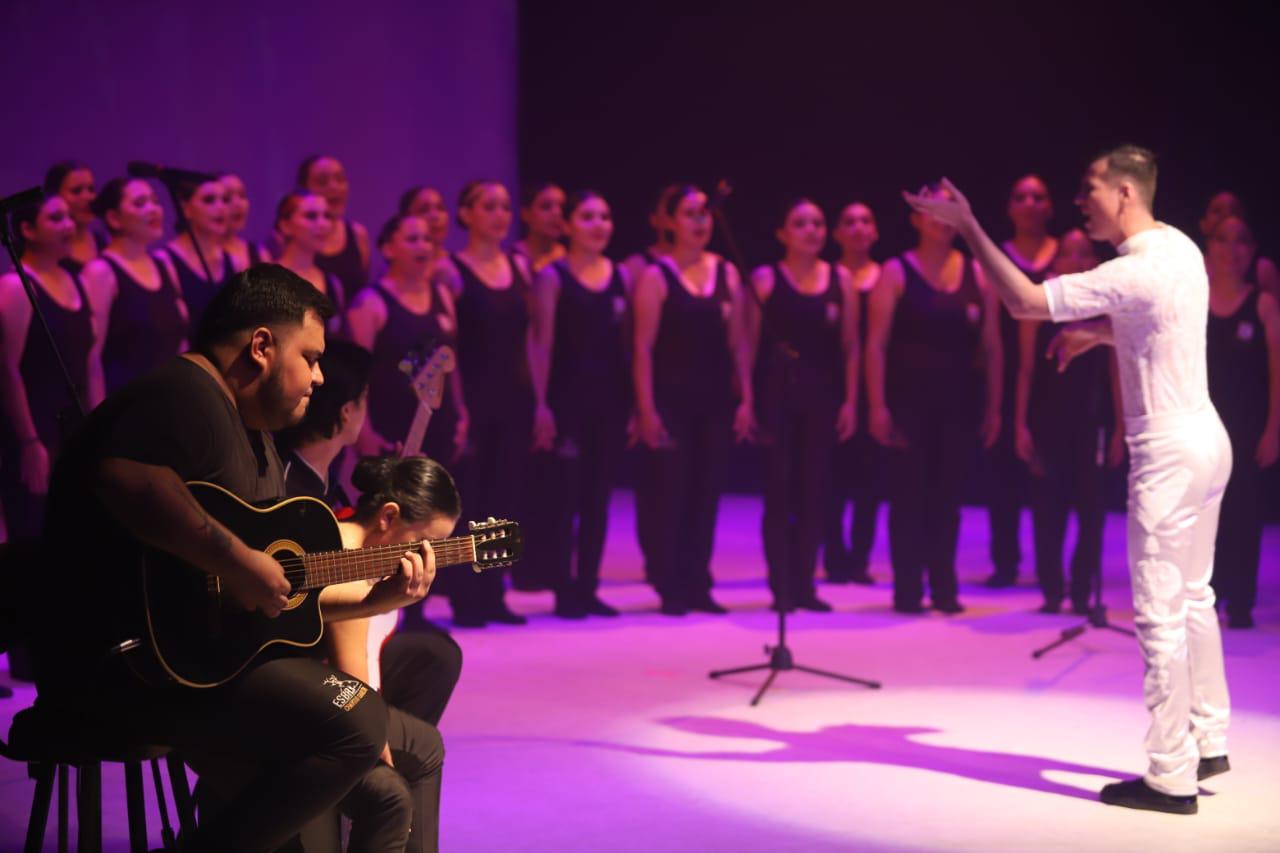 $!Canto y música también formaron parte del evento.