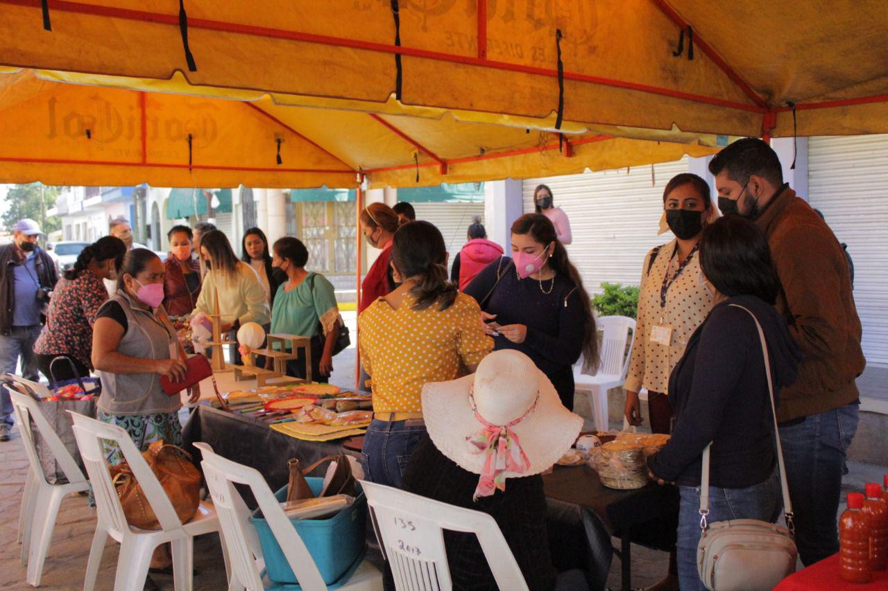 $!Inauguran primera Expo líderes de mujeres emprendedoras en Rosario