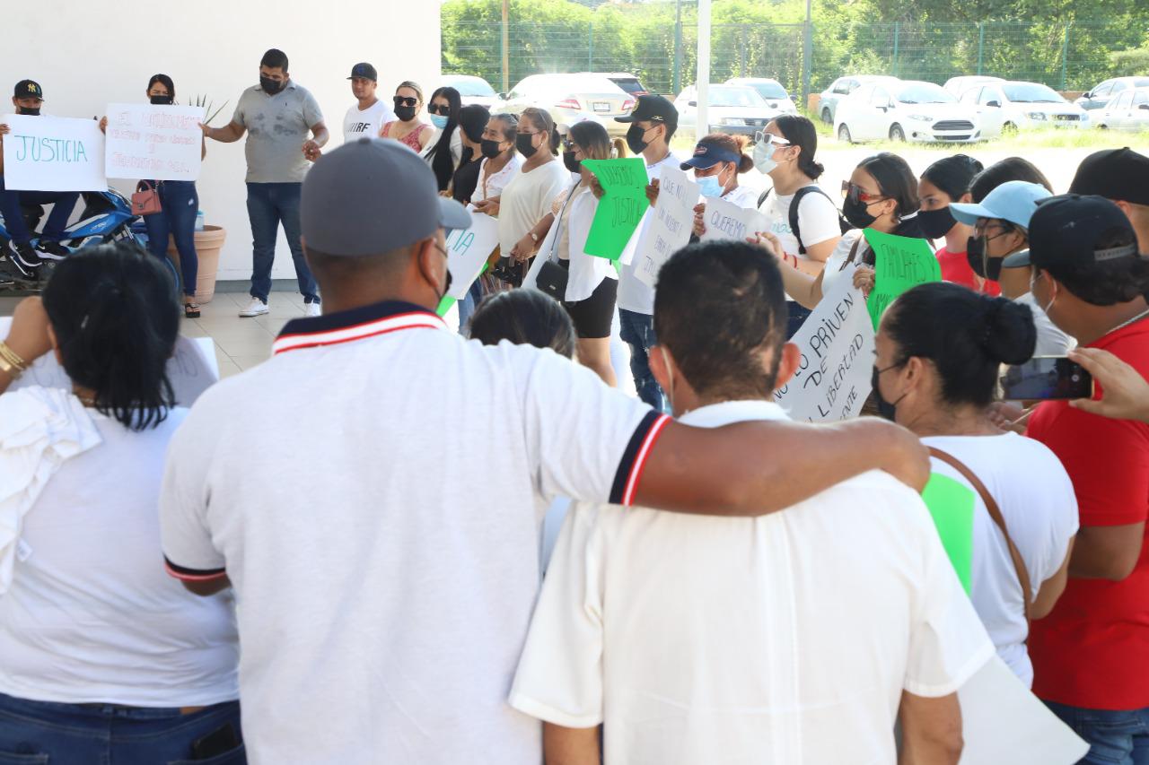 $!En Mazatlán, familiares de taxista preso exigen justicia y liberación