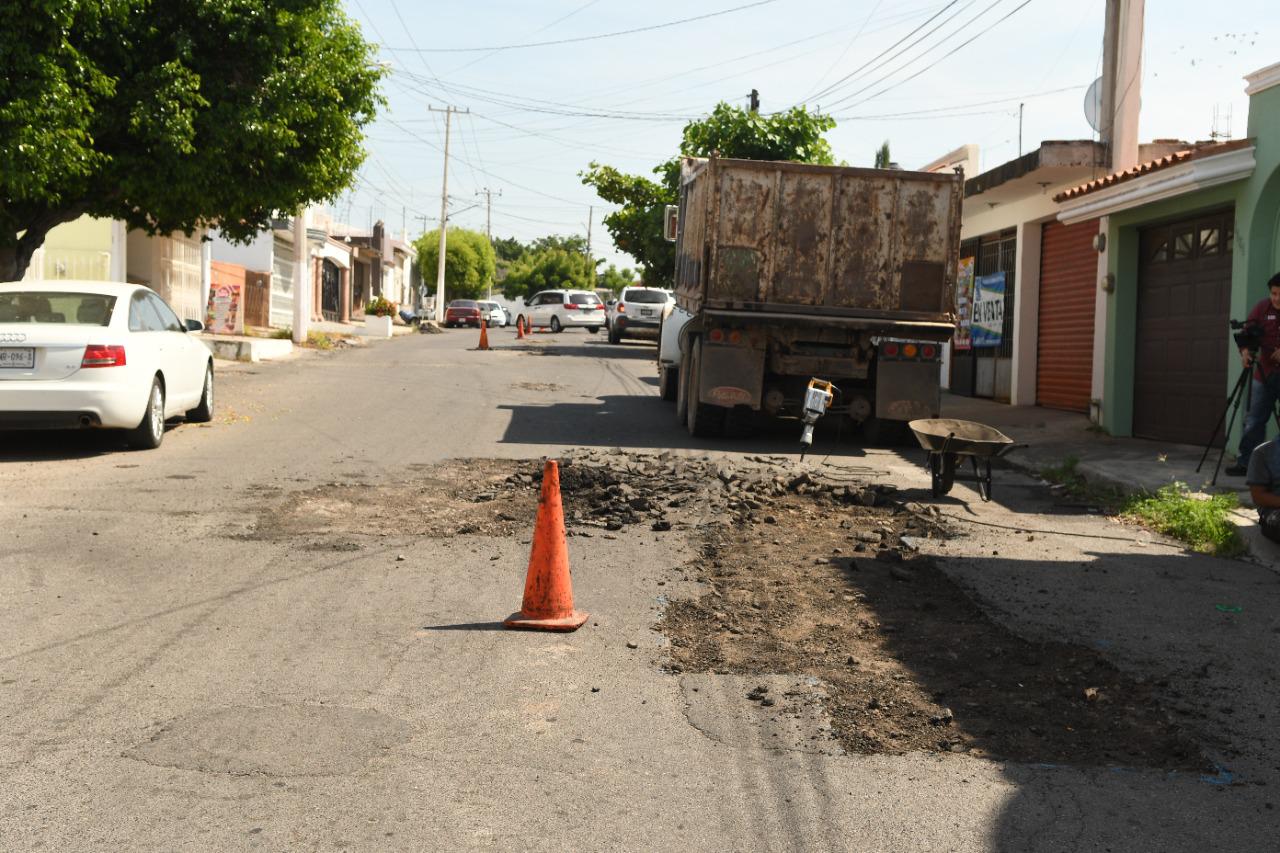 $!Ayuntamiento de Culiacán realiza mantenimiento en distintas vialidades