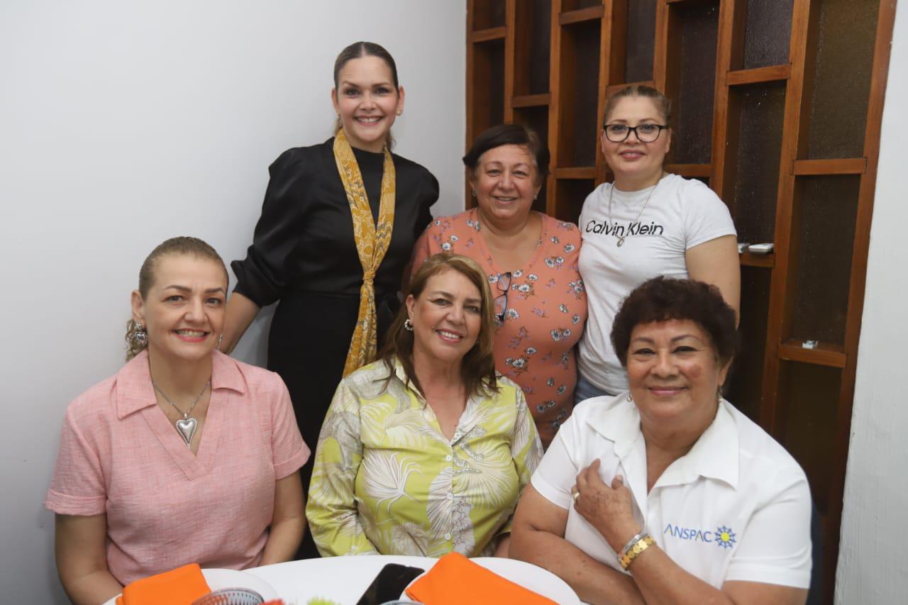 $!Imelda Morales de Chicuate, Norma López, Claudia Patrón, Vivian Troncoso, Mely Sánchez y Vicky Torres de Aguilar.