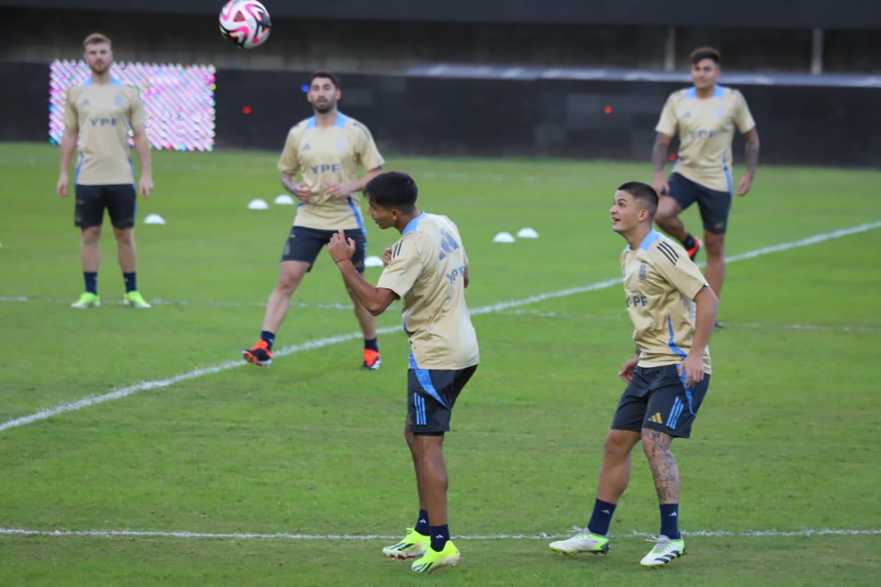 $!Entrena y reconoce terreno Argentina Sub 23 en el Estadio El Encanto