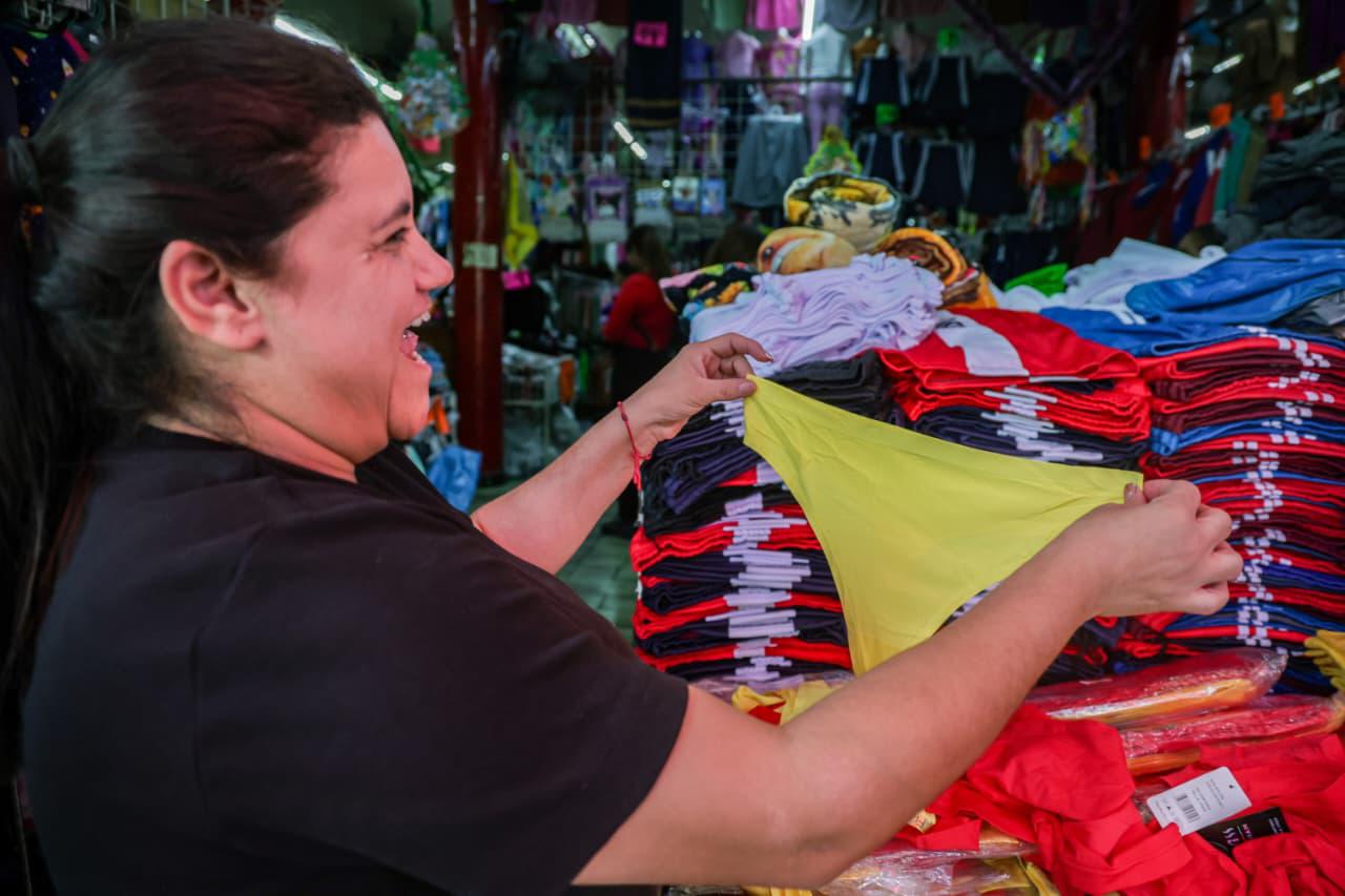 $!Ropa interior amarilla, la más buscada en Culiacán para el fin de año