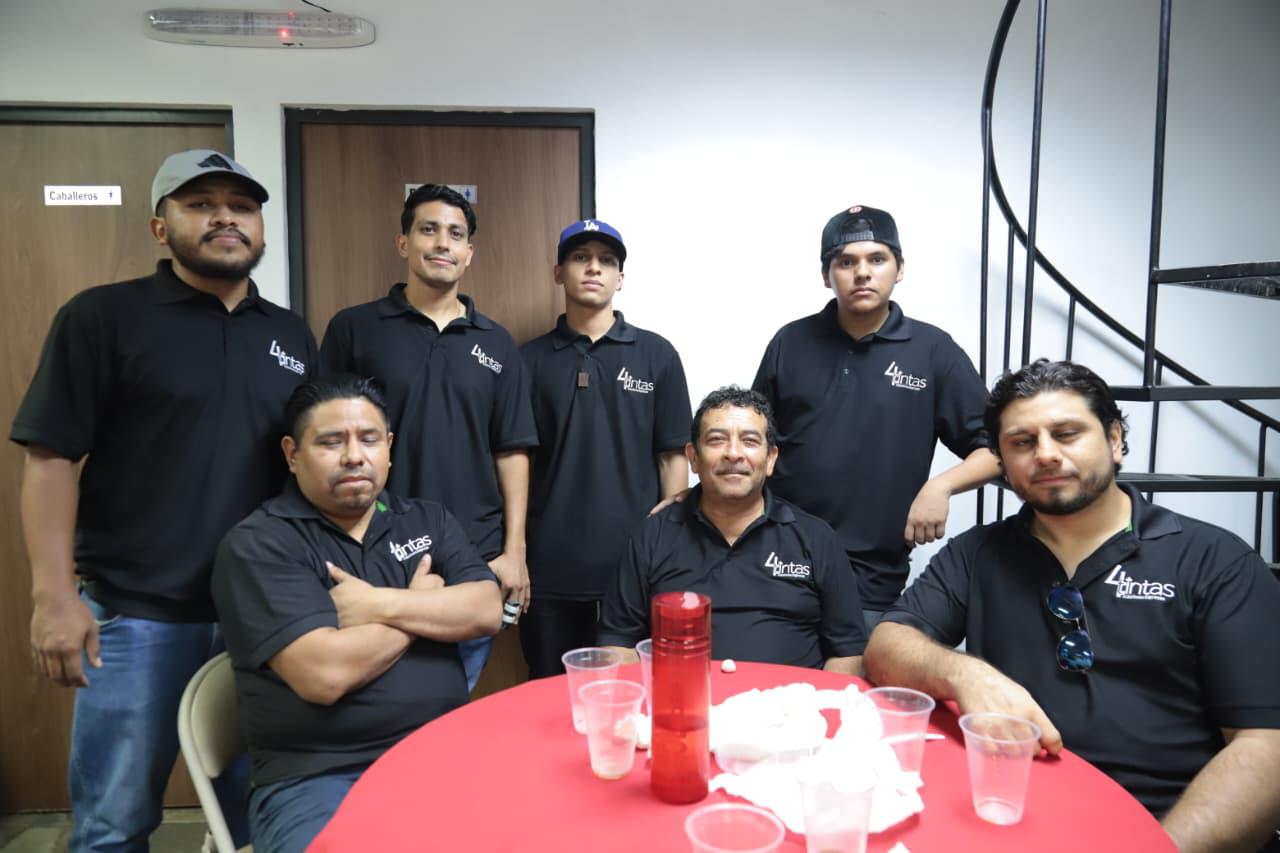 $!Los chicos del área de prensa durante la convivencia.