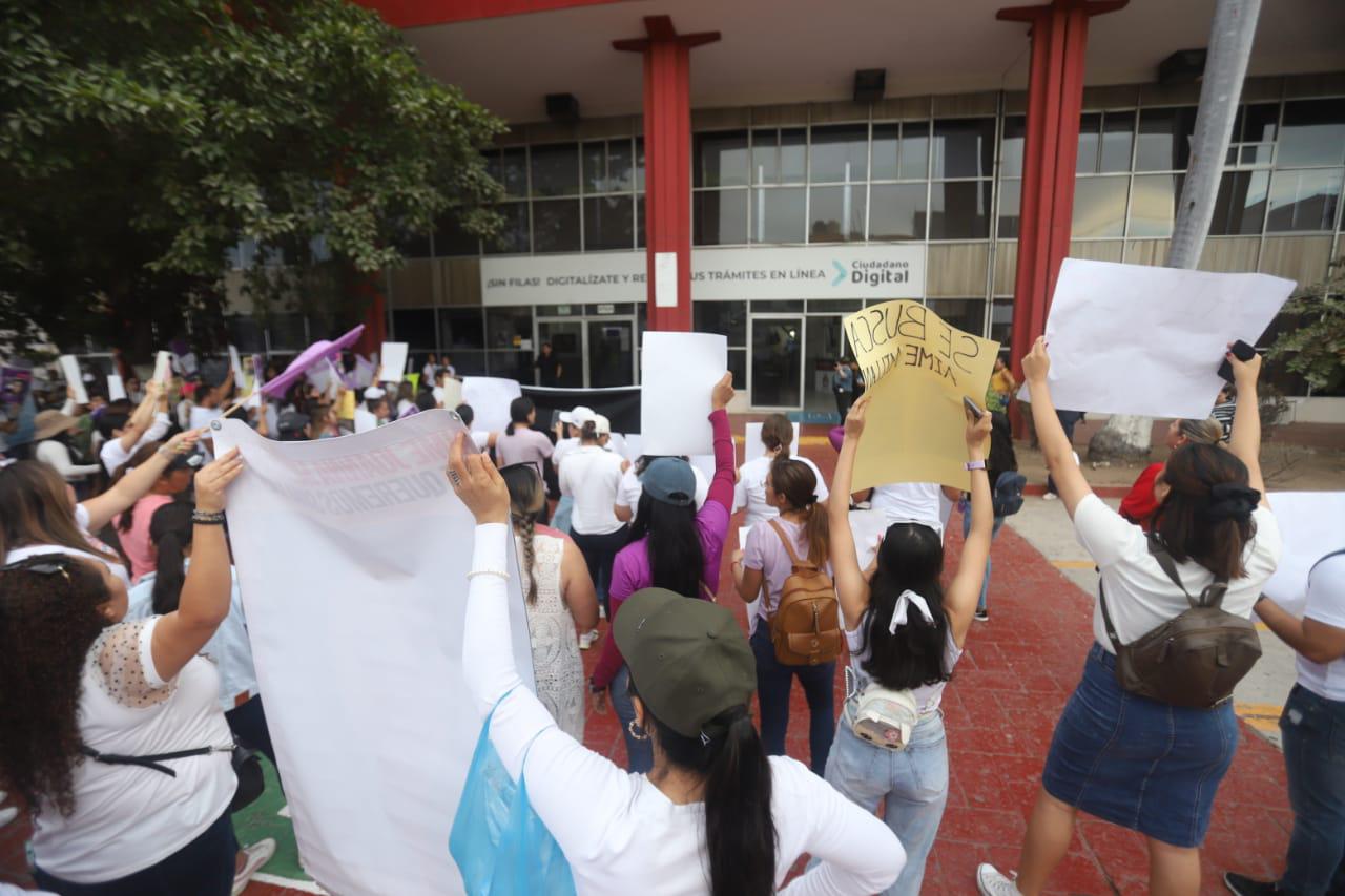 $!Protestan en Mazatlán para exigir la localización de Aimé Joanna