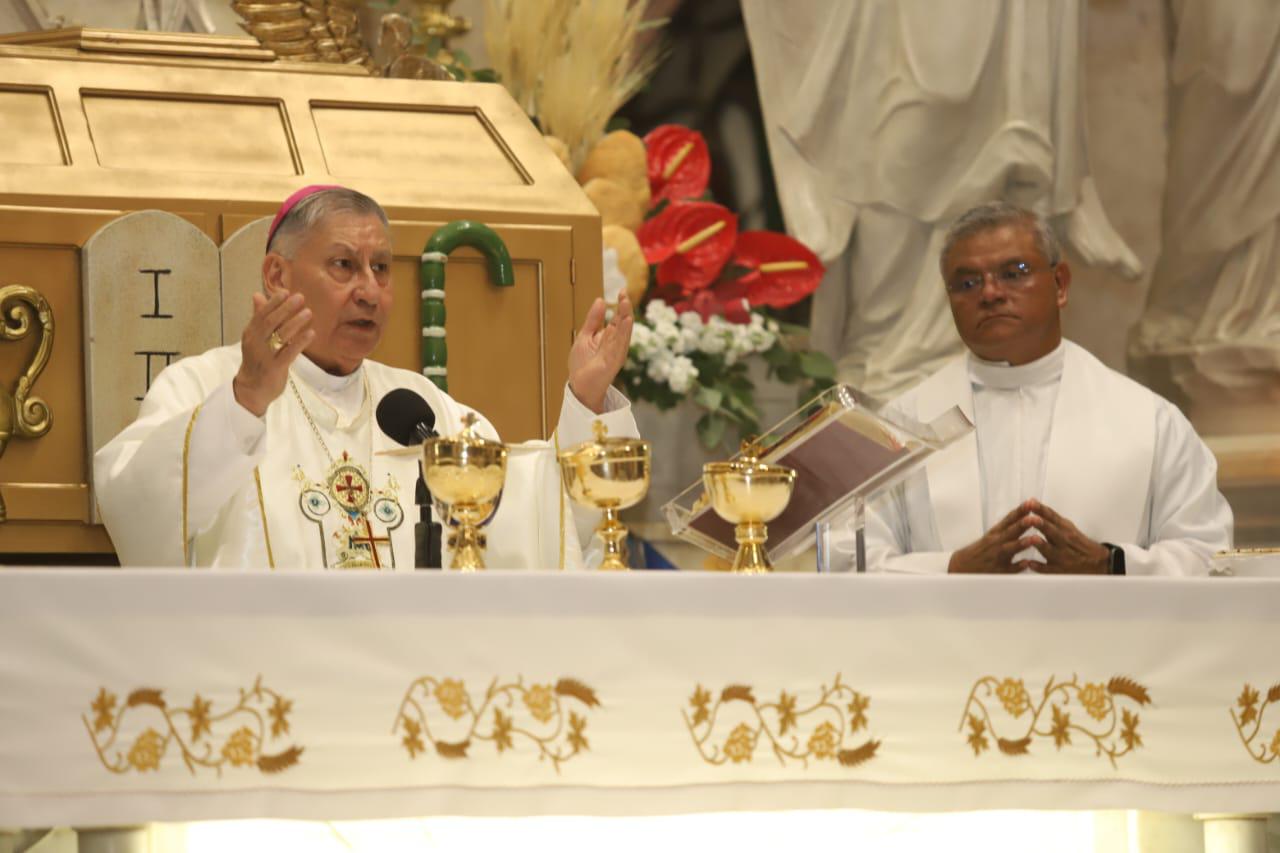 $!Celebra Diócesis de Mazatlán el Jueves Santo con misa de la Última Cena del Señor y lavatorio de pies