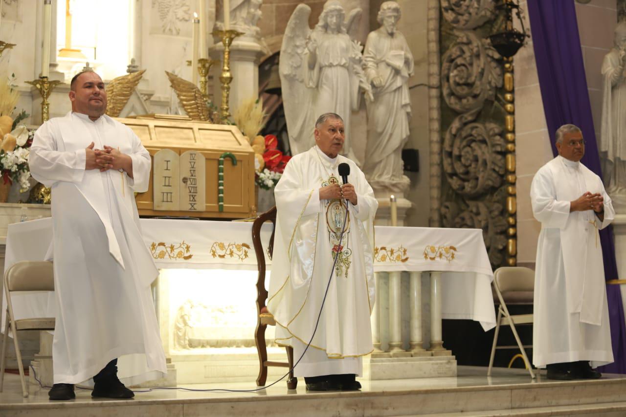 $!Celebra Diócesis de Mazatlán el Jueves Santo con misa de la Última Cena del Señor y lavatorio de pies