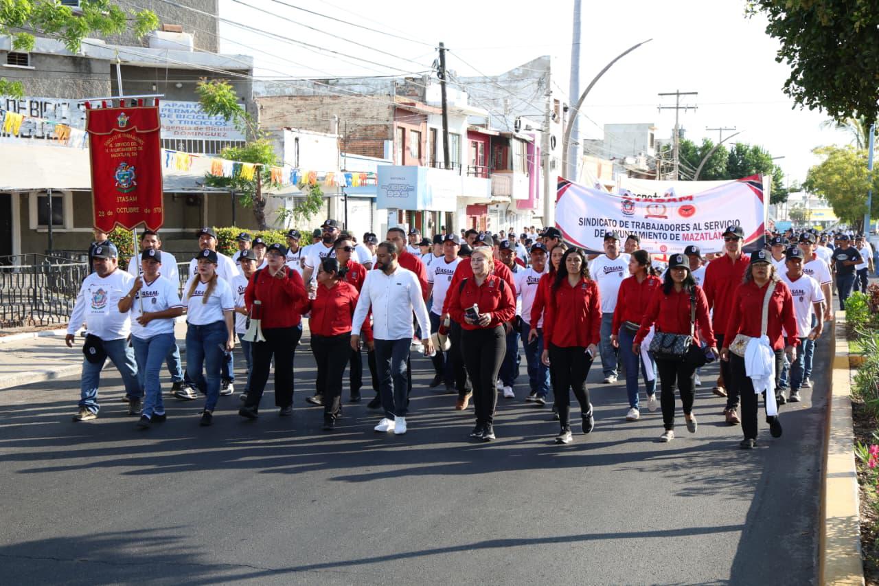 $!Exigen sindicalizados de STASAM justicia laboral durante el desfile del Día del Trabajo