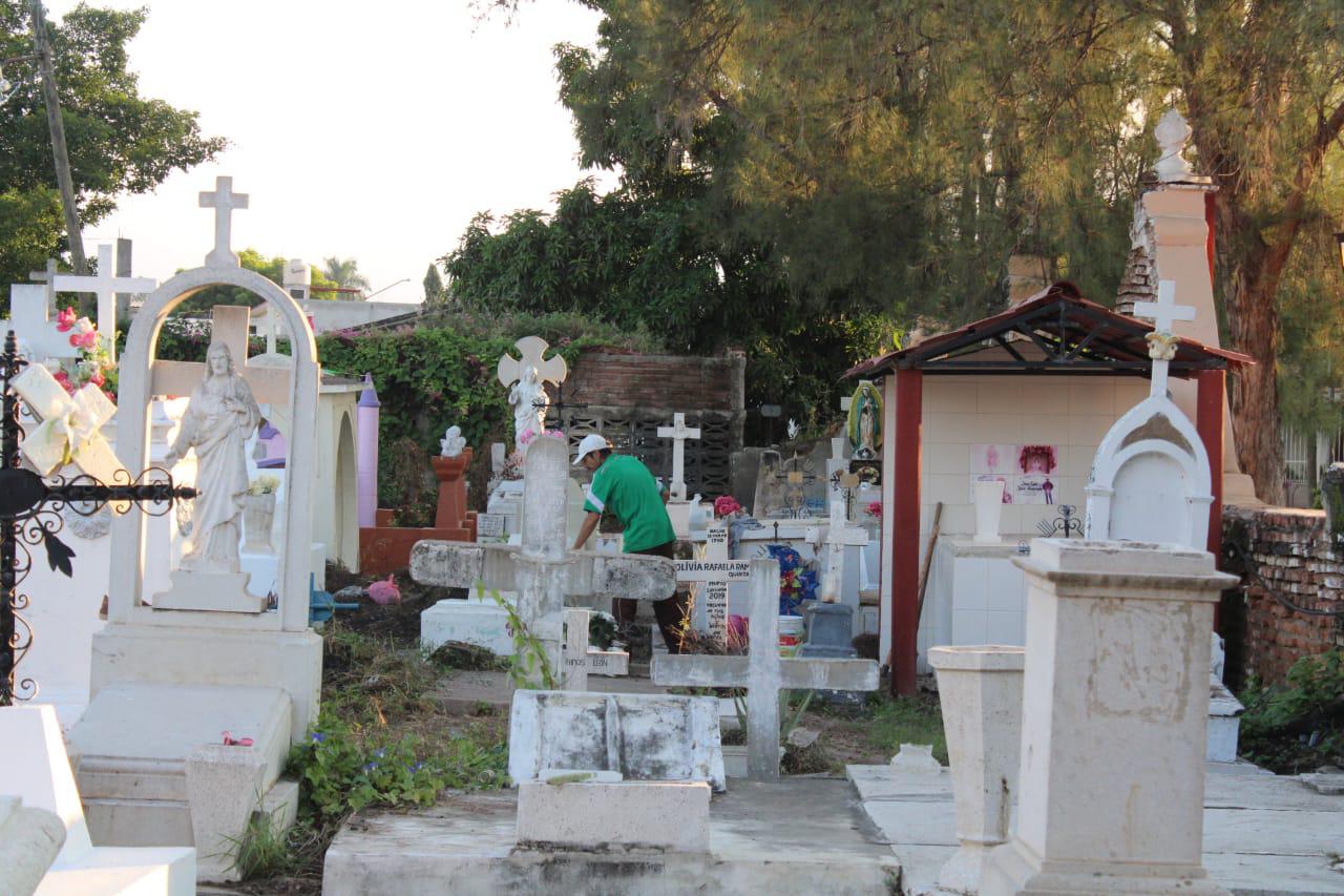 $!Rosarenses recuerdan a sus niños en el Día de Todos los Santos