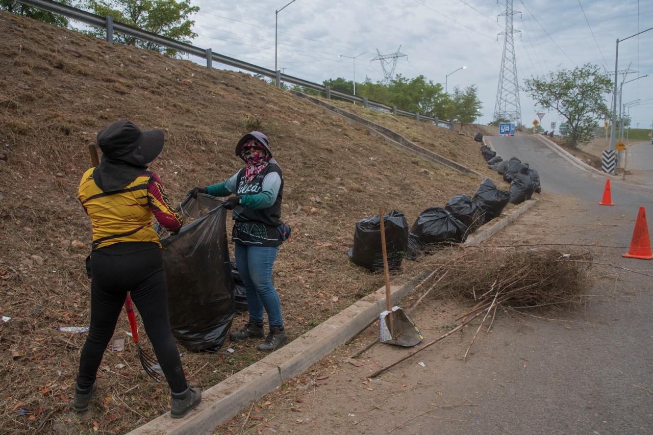 $!Transforma Ayuntamiento de Culiacán puente de la Álvaro Obregón con limpieza, iluminación y mejoras urbanas