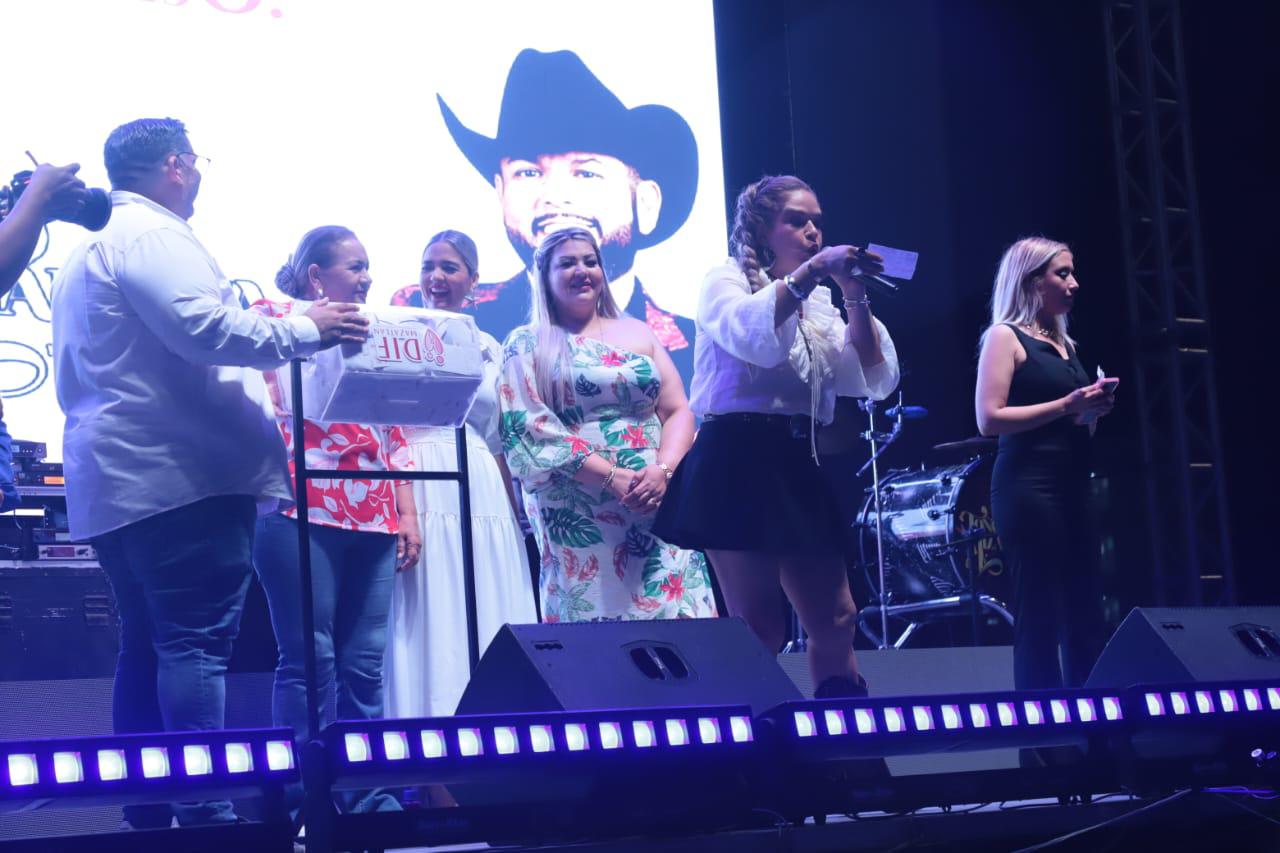 $!Madres de Mazatlán celebran su día con música, regalos y fiesta