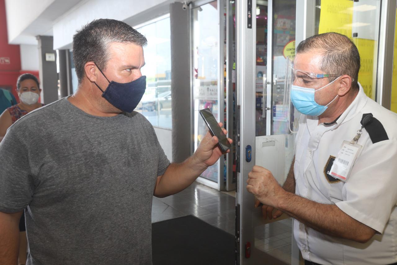 $!En Mazatlán, unos negocios sí piden certificado de vacunación, pero otros no