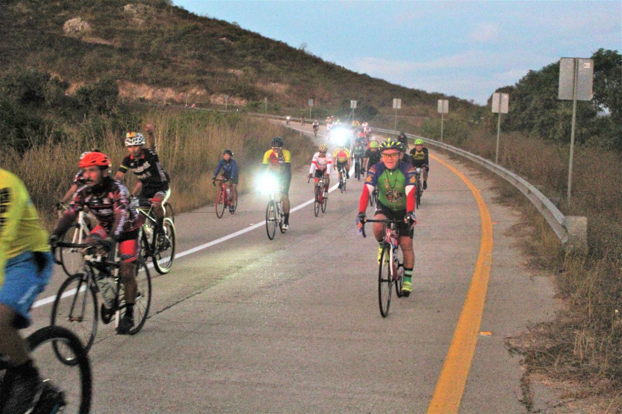 $!Mónico Lizárraga: Ciclistas sinaloenses le rinden tributo con exitosa Ruta del Mono