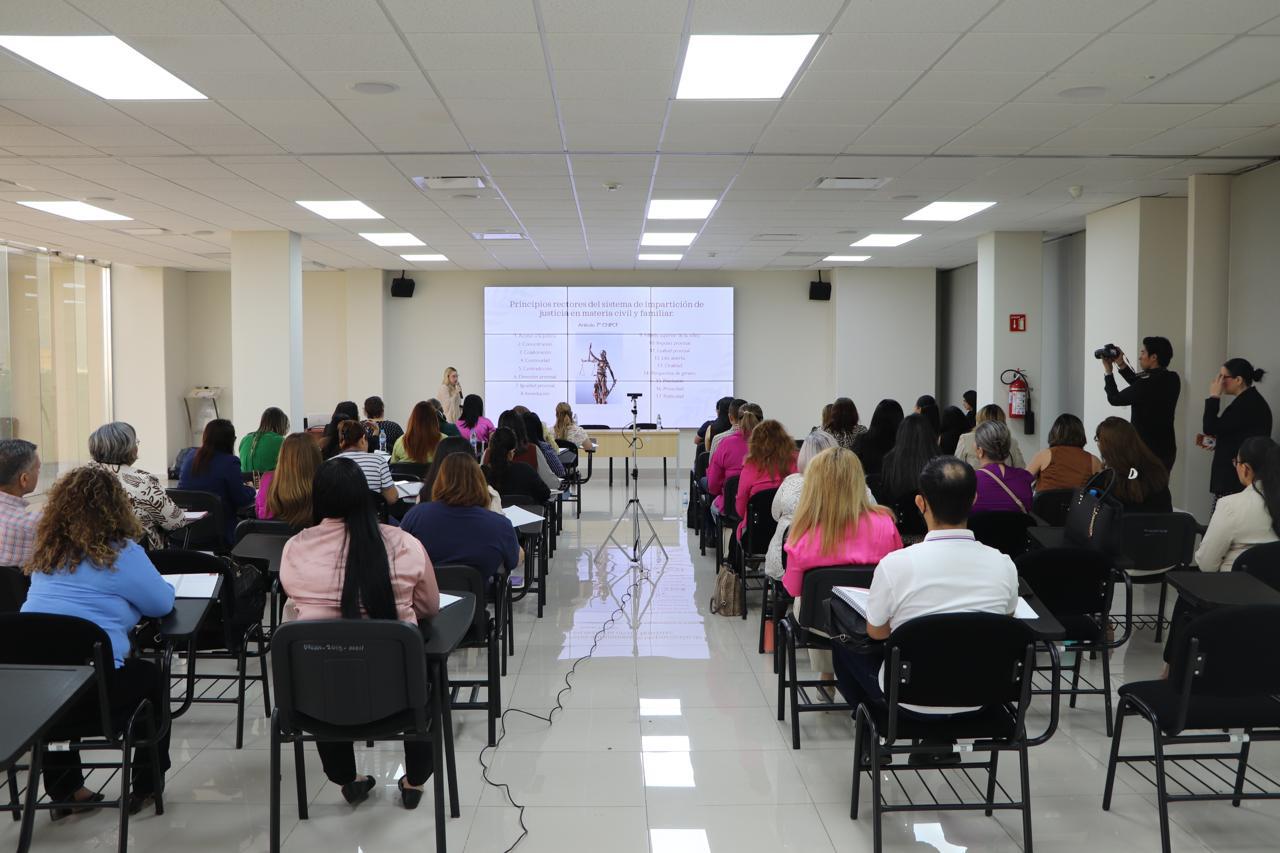 $!Capacitan a Abogadas Violetas en nuevo Código Nacional de Procedimientos Civiles y Familiares