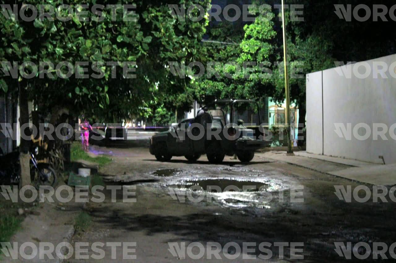 $!Motociclista es herido de bala en el sector La Conquista, en Culiacán