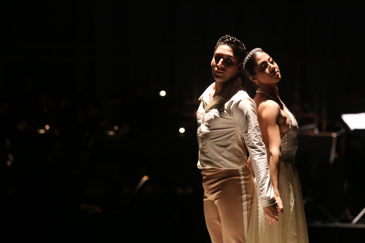 $!Deleitan a mazatlecos con su ‘Romances’ en el Teatro Ángela Peralta