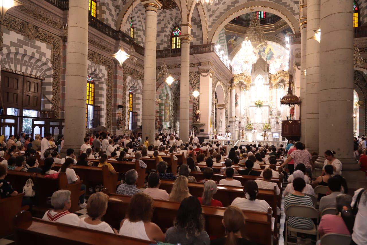 $!Celebran en Mazatlán con misa y procesión el Corpus Christi agradeciendo la institución de la eucaristía