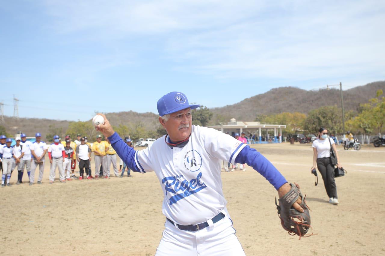 $!Se inauguran las ligas de beisbol Libre y Máster del Club Chololos