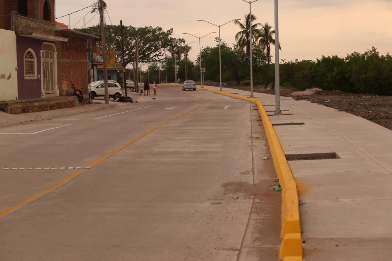 $!‘Pensábamos que esto no se iba a pavimentar nunca’, expresan habitantes de la zona del Estero del Infiernillo