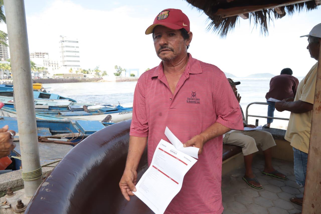 $!Casi una semana sin pescar por el mal tiempo tiene desesperados a pescadores de Playa Norte