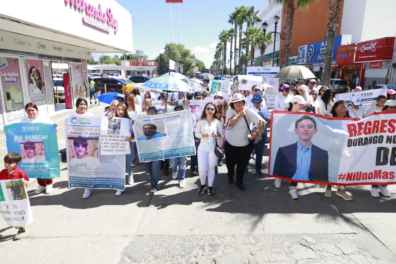 $!‘Durango lo vio crecer, Sinaloa nos los quitó’, gritan para exigir la localización de Carlos Emilio, desaparecido en Mazatlán