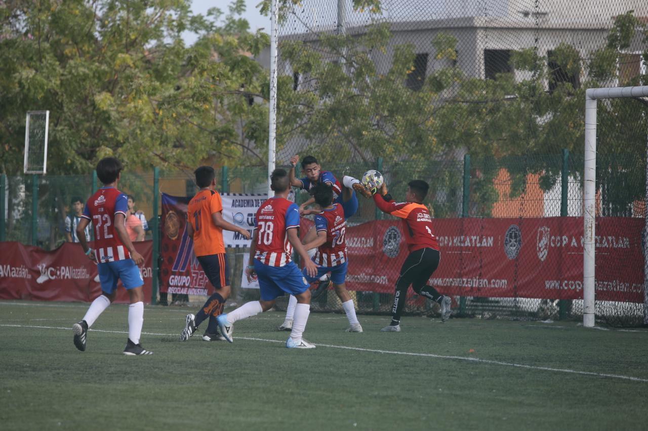 $!Cañoneros SAM golean a Tiburones FC, en la Copa Mazatlán de Futbol 11