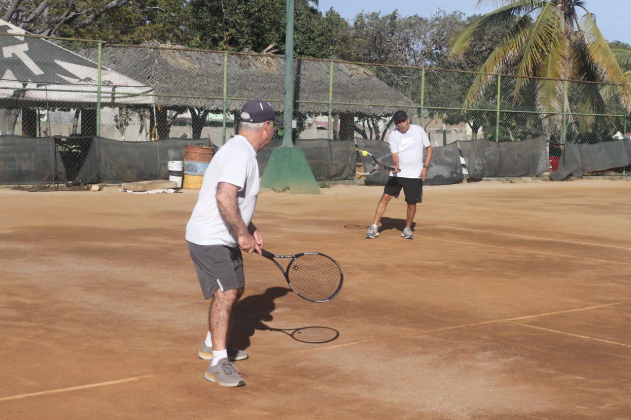 $!López y Ríos tienen contundente arranque en el Torneo de Tenis Amigos de Sergio López