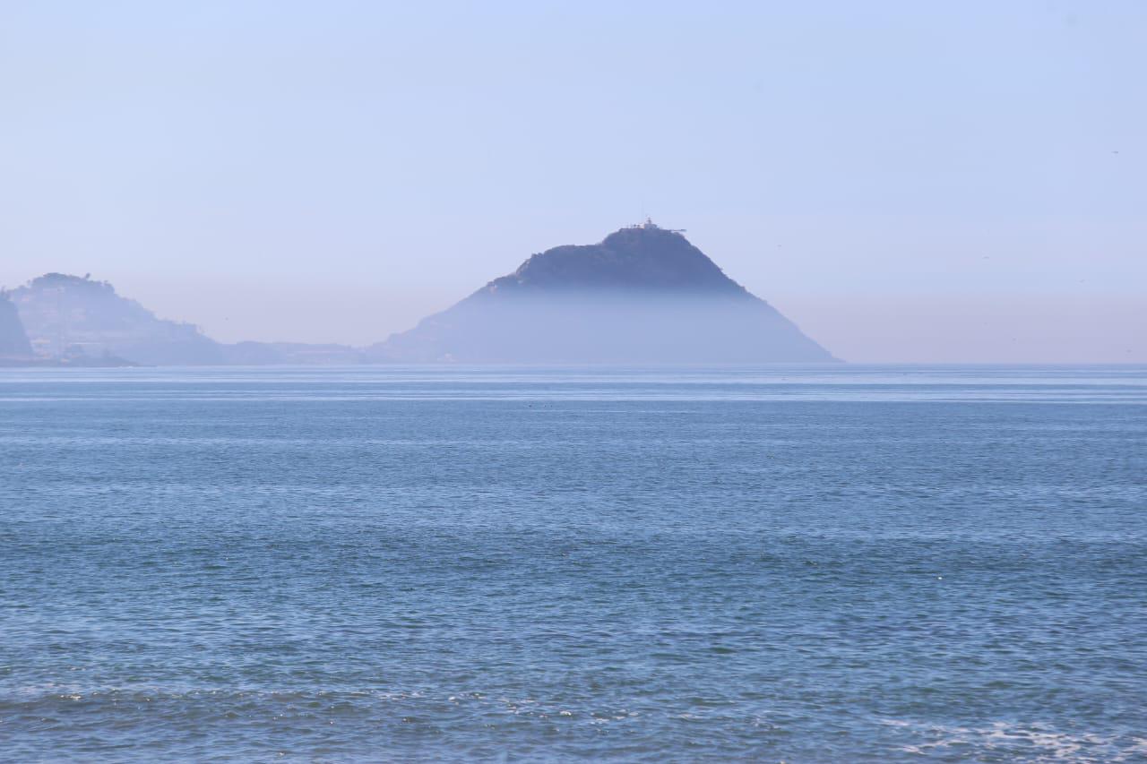 $!‘Borra’ la neblina partes de Mazatlán; pinta zonas de blanco