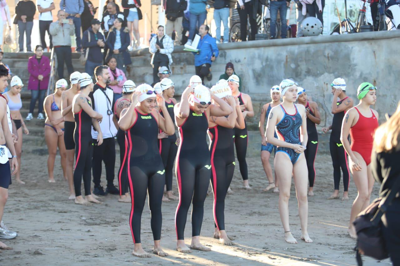 $!Mazatlán, sin rival en estatal de aguas abiertas