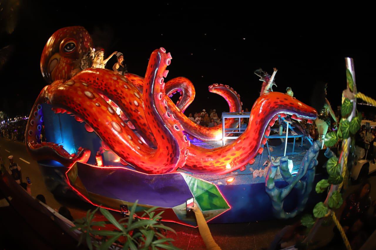 $!La espectacularidad en el desfile fue el común denominador.