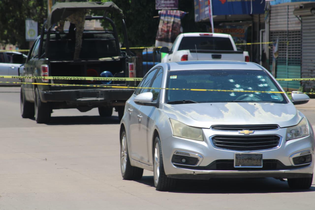 $!Asesinan a balazos a conductor por la avenida Álvaro Obregón, en la Lombardo Toledano, en Culiacán