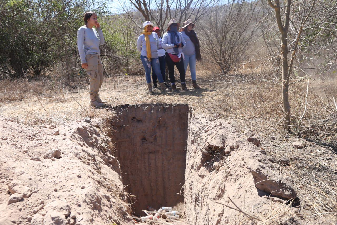 $!Madres salen al campo en Mazatlán a buscar a sus hijos desaparecidos