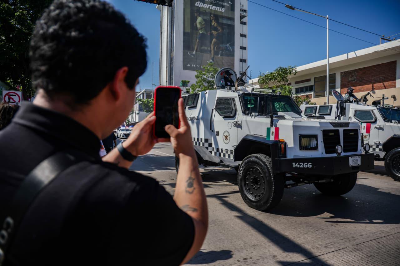 $!Desfilan más de 11 mil elementos de seguridad en Culiacán por aniversario de la Independencia