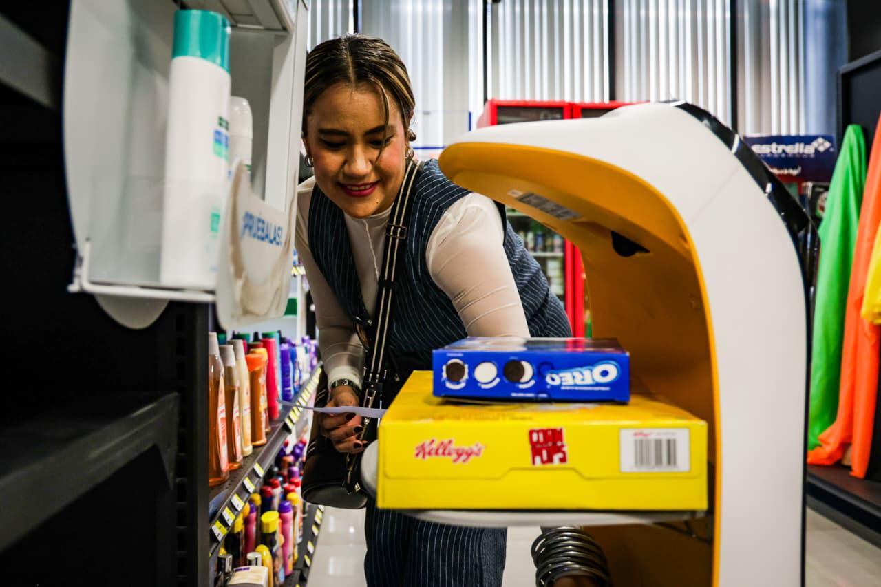 $!Presenta Tec de Monterrey en Culiacán a Findy, un robot con inteligencia artificial que mejora la atención al cliente