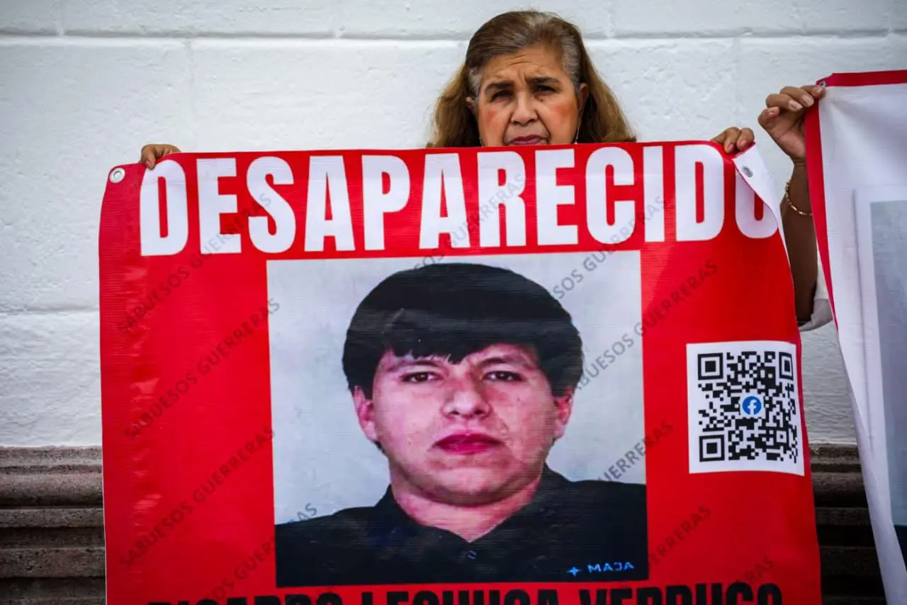 $!A un año de la desaparición de Ramsés y Ricardo, familiares se manifiestan en el Palacio Municipal de Culiacán