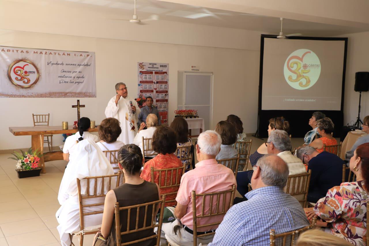 $!Celebran con ceremonia, reconocimientos y comida los 35 años de la fundación de Cáritas Mazatlán