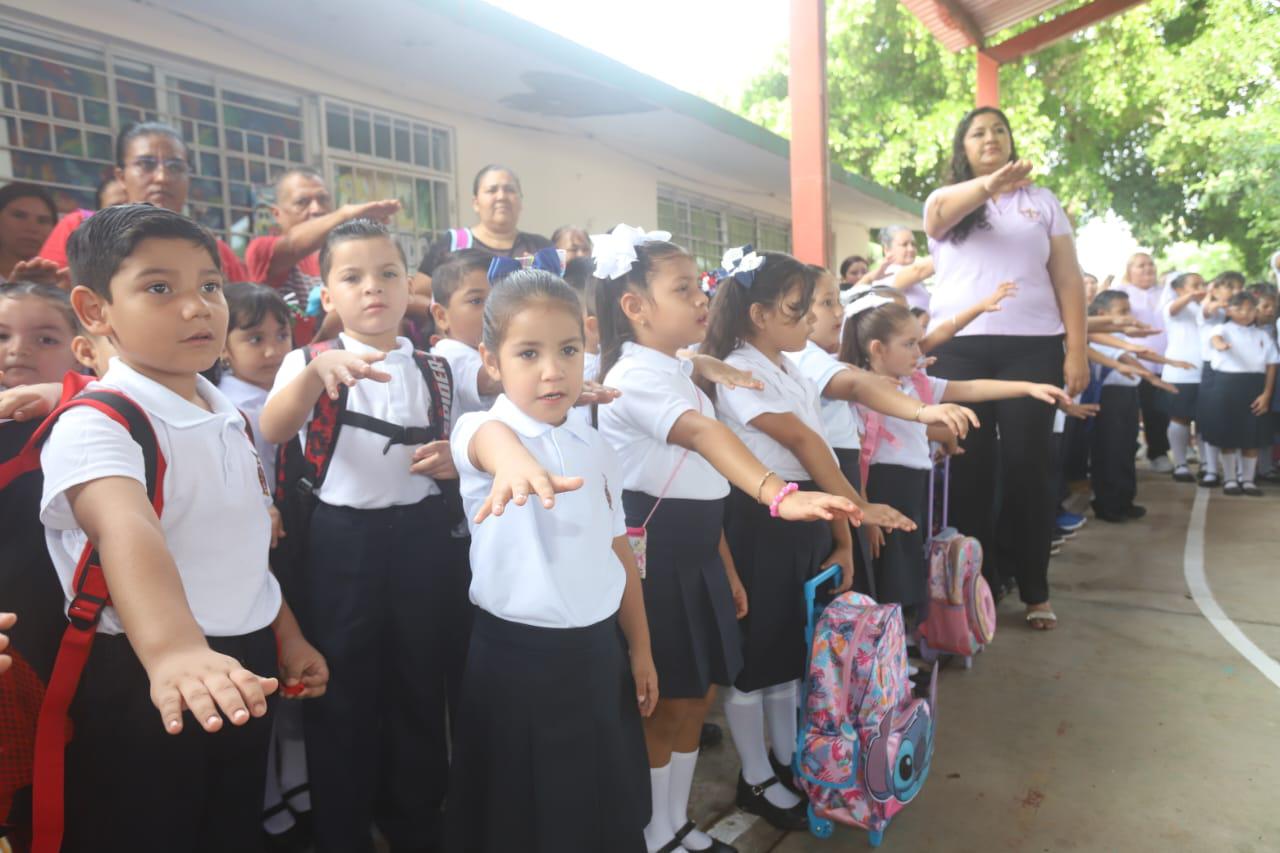 $!Con acto oficial en la primaria Ramón López Velarde inicia el ciclo escolar 2025-2026 en Mazatlán