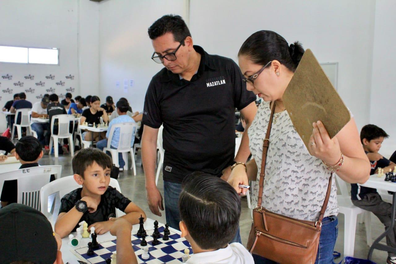 $!Ajedrecistas en Mazatlán compiten por su pase al Campeonato Nacional en intensa eliminatoria