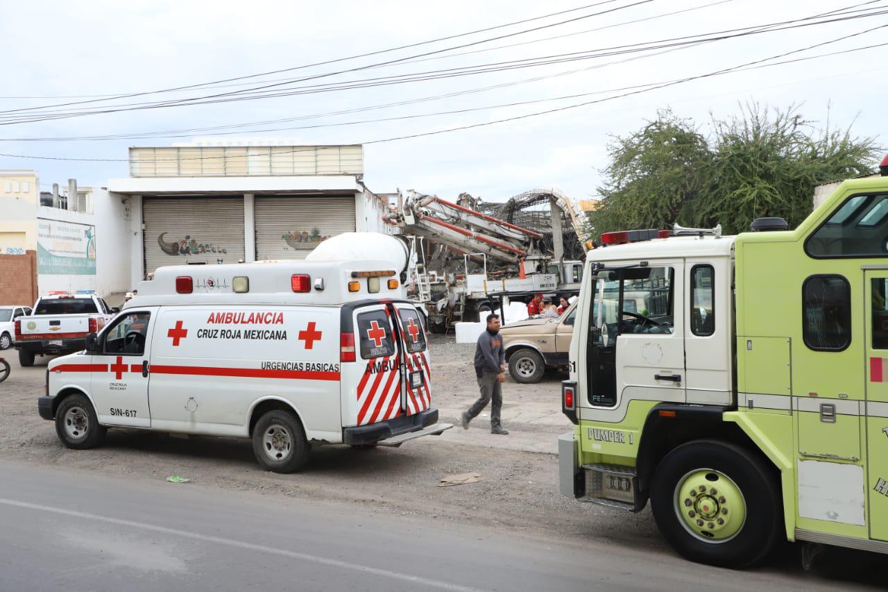 $!Se cae cimbra cuando colaban el techo de una bodega en Mazatlán