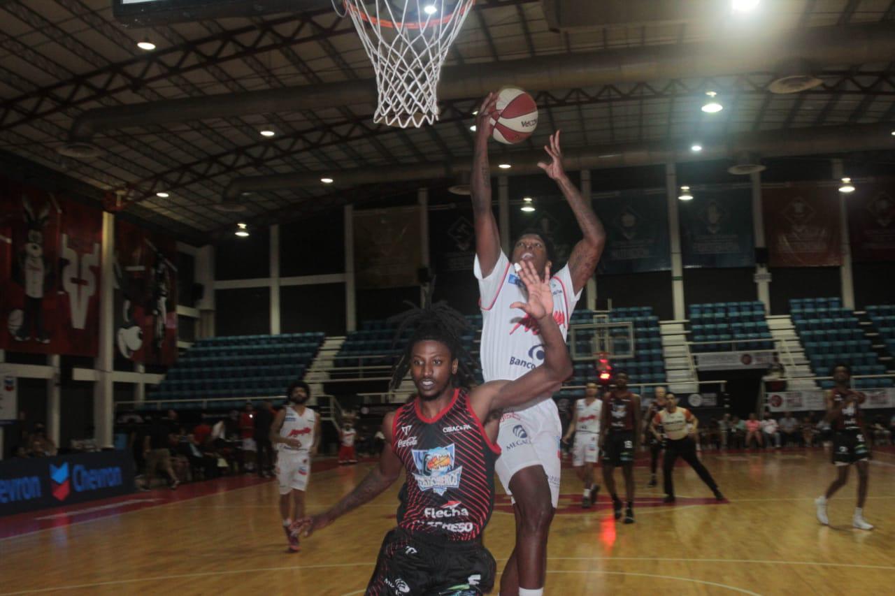 $!Venados Basketball se muestra efectivo y toma revancha ante Ostioneros