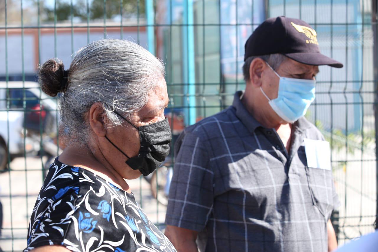 $!Adultos mayores de Villa Unión esperan la vacuna para protegerse del Covid-19