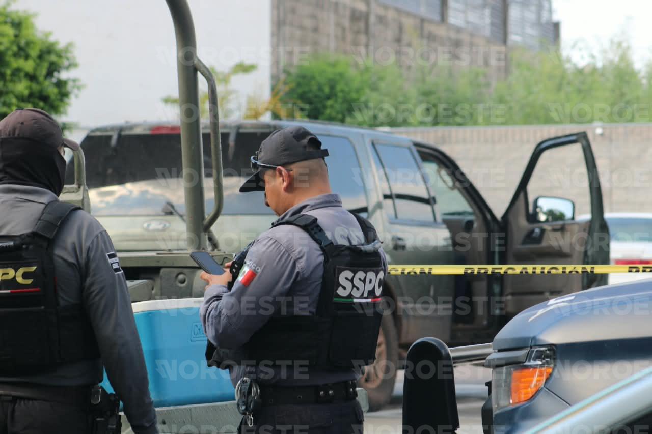 $!Asesinan a dos hombres a balazos en una gasolinera del sector Humaya, en Culiacán