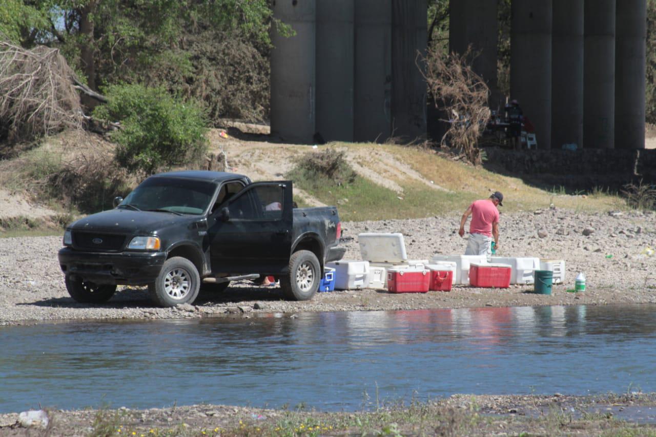 $!Los que no van a la playa, se van al Río Presidio, en Villa Unión