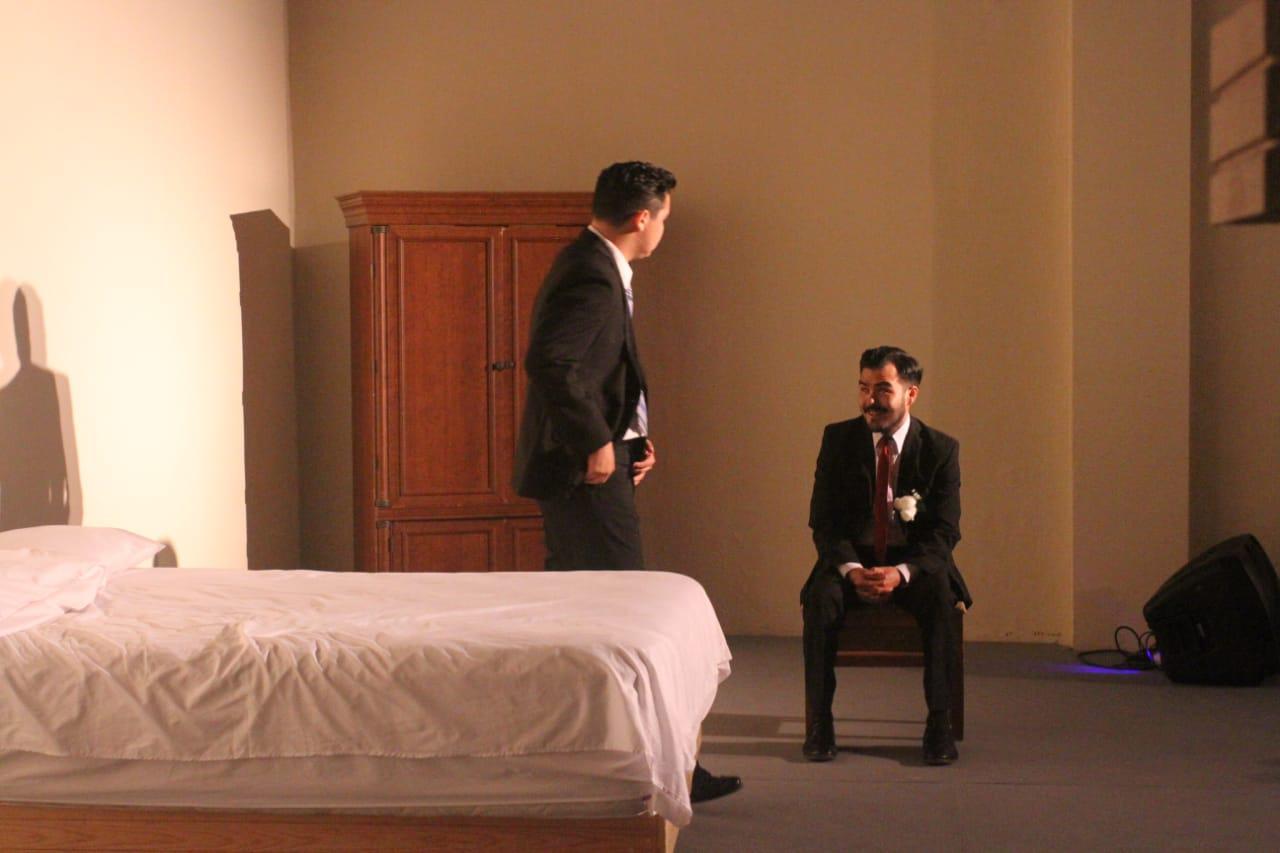 $!Manolo Díaz es “Óscar” y Alejandro Careaga, “Rafael”, en la obra “Cuando las flores caen”.