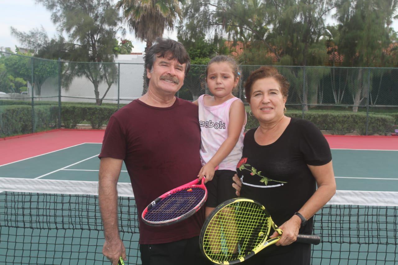 $!Jesús Valdez y Leticia Casas, dos abuelos que han sabido heredar a su familia y varias generaciones el gusto por el deporte