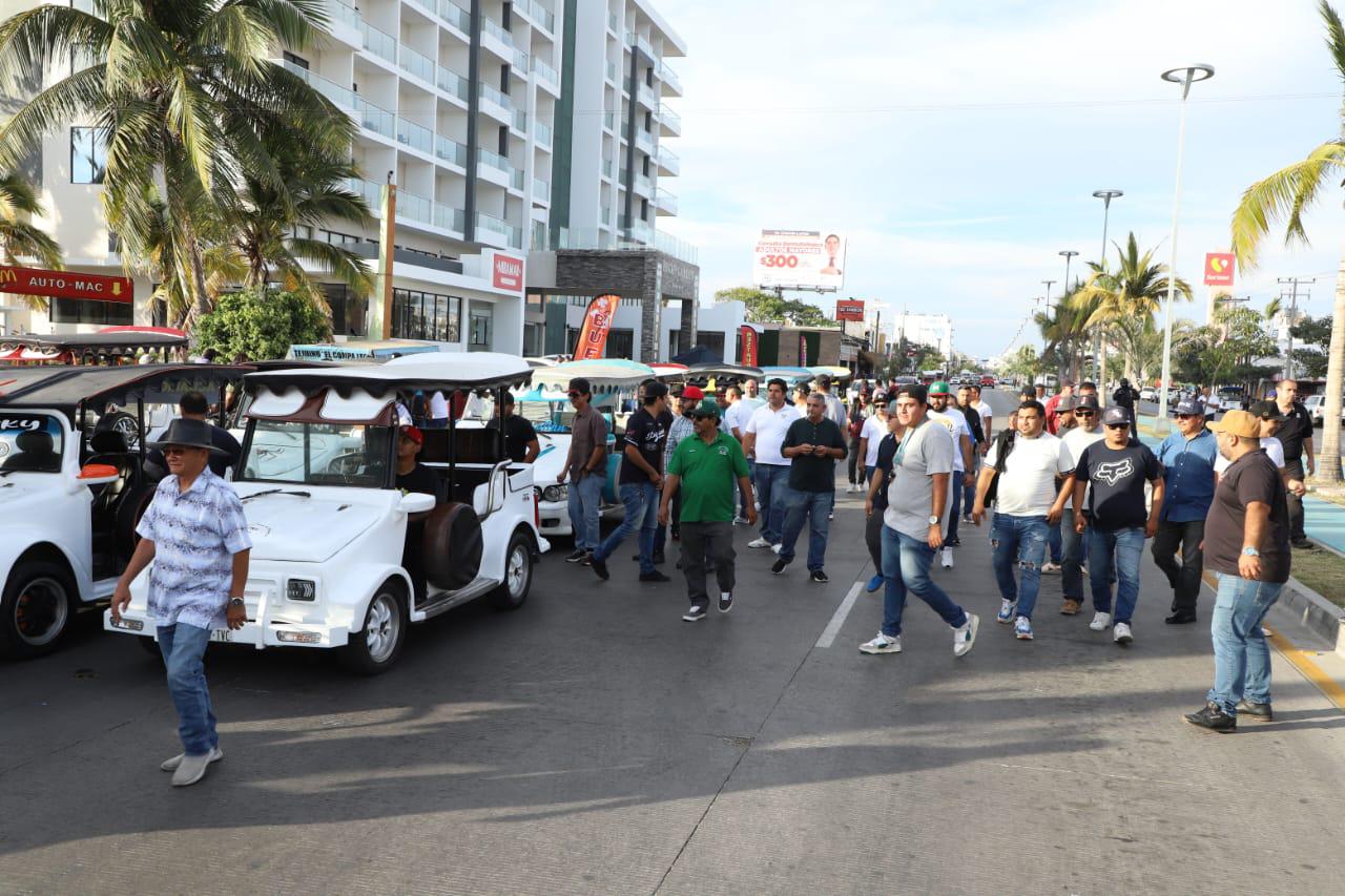 $!Pese a acuerdo de suspensión de detención de unidades, continúa bloqueo de aurigueros y pulmoneros