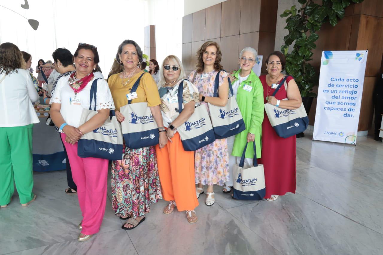 $!Carmelita Castro, Ana Villarruel, Laura Cuevas, Helen Ramírez, Eva Jiménez y Lupita López, de Guadalajara.