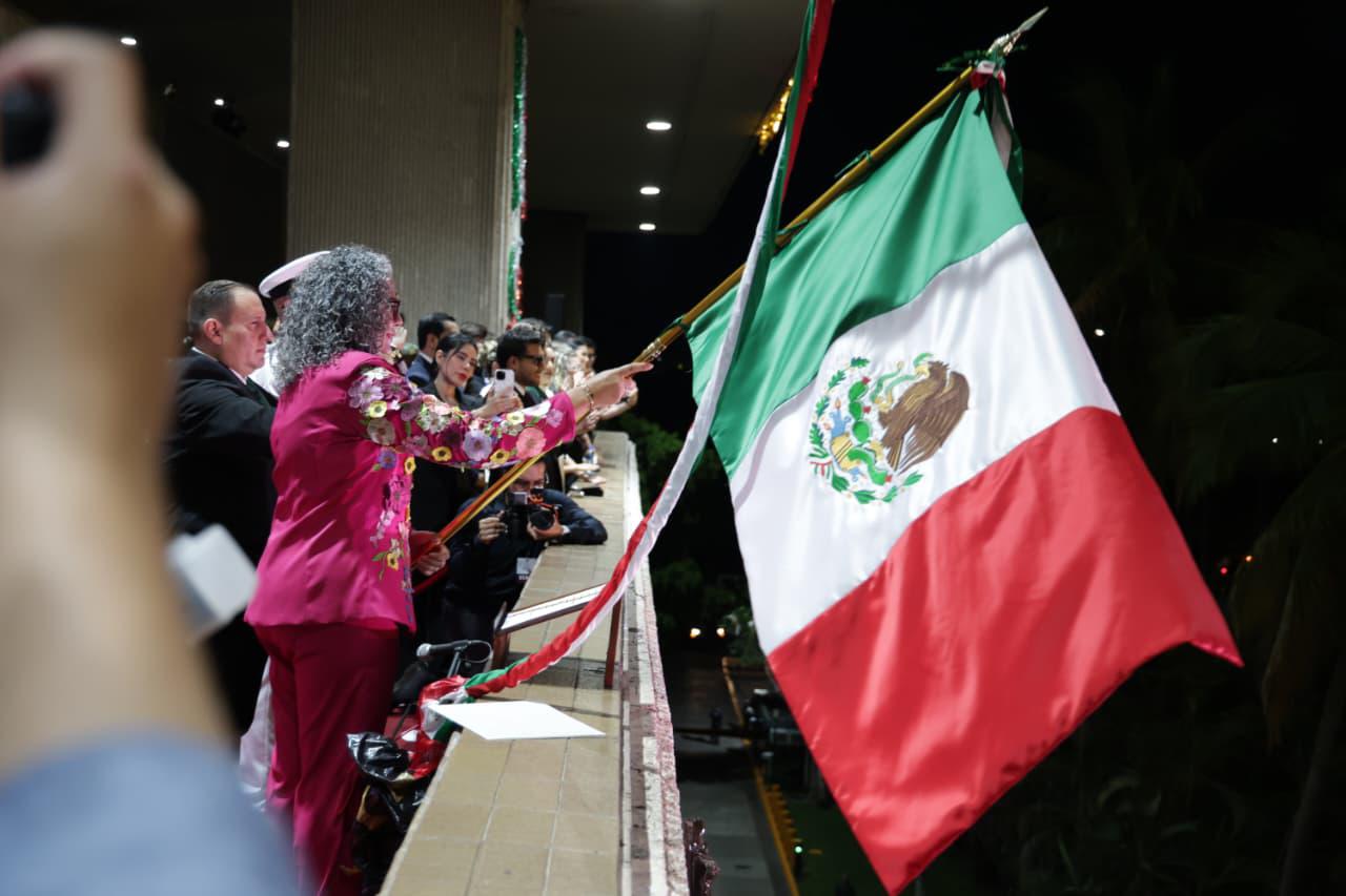$!Por primera vez, una mujer da el Grito de Independencia en Sinaloa