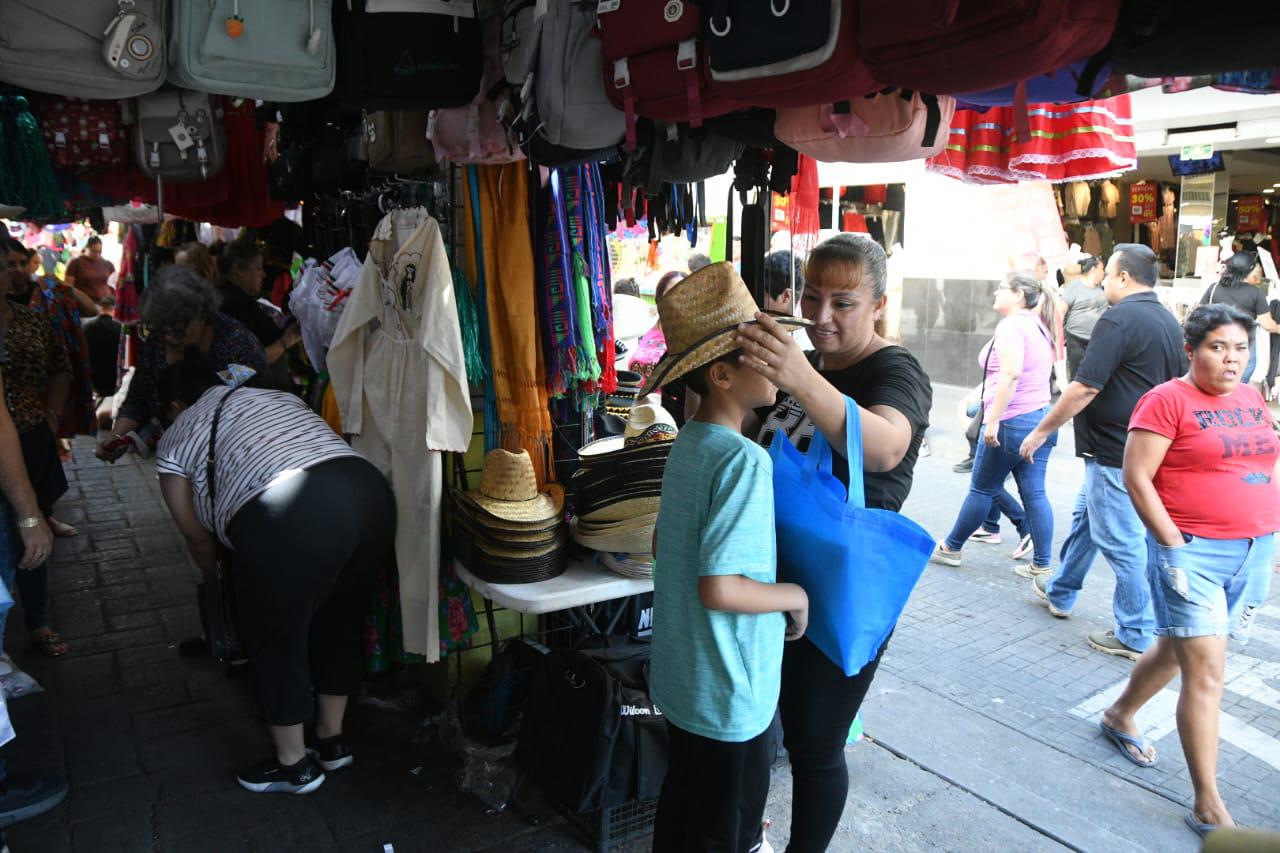 $!Artículos navideños, lo más vendido durante el Buen Fin en Culiacán