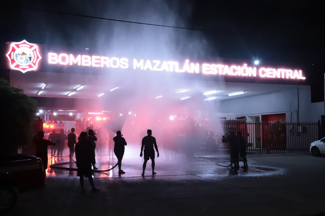 $!Con el tradicional bautizo Bomberos de Mazatlán conmemoran su día